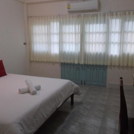 Albatross Guesthouse @ Thungwualaen Beach Pathiu Экстерьер фото