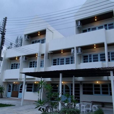 Albatross Guesthouse @ Thungwualaen Beach Pathiu Экстерьер фото