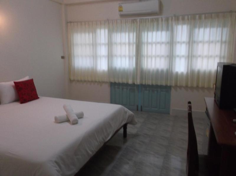 Albatross Guesthouse @ Thungwualaen Beach Pathiu Экстерьер фото