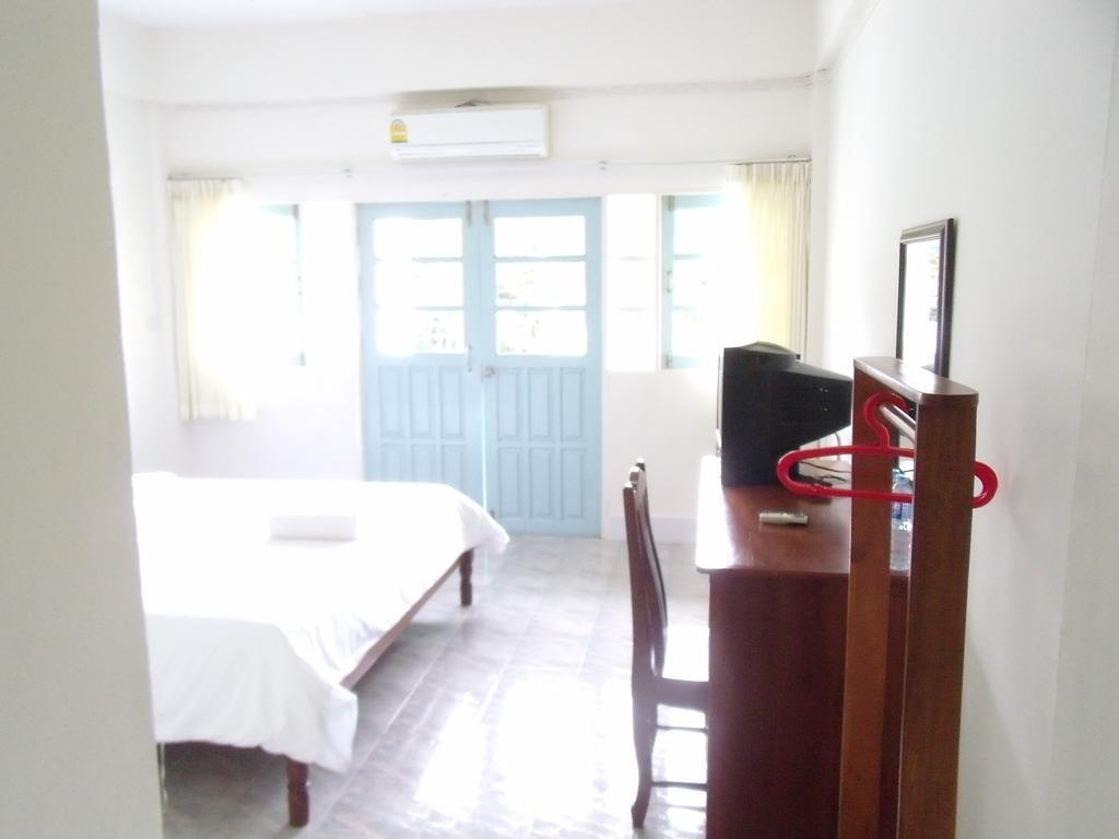 Albatross Guesthouse @ Thungwualaen Beach Pathiu Экстерьер фото