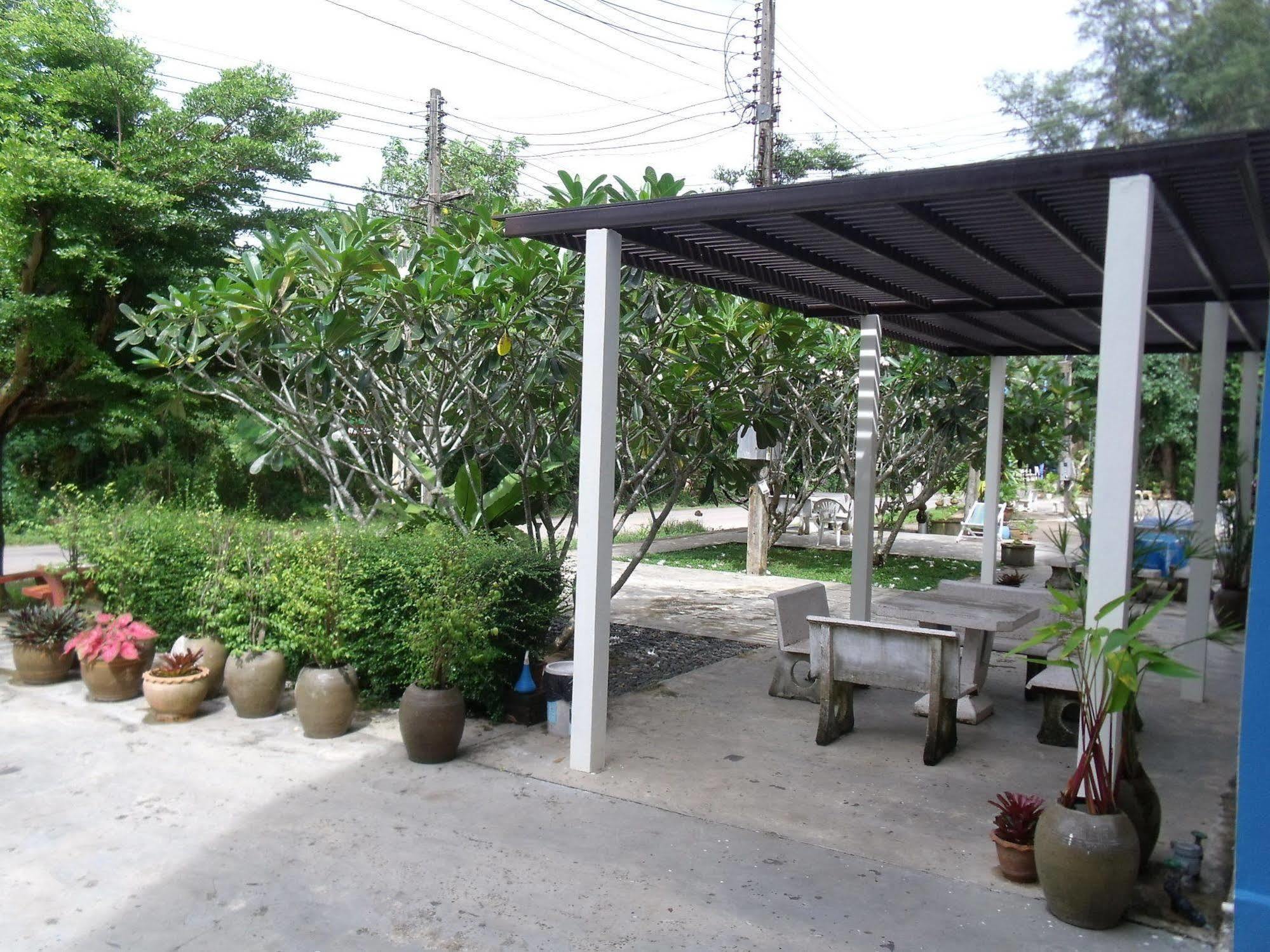 Albatross Guesthouse @ Thungwualaen Beach Pathiu Экстерьер фото