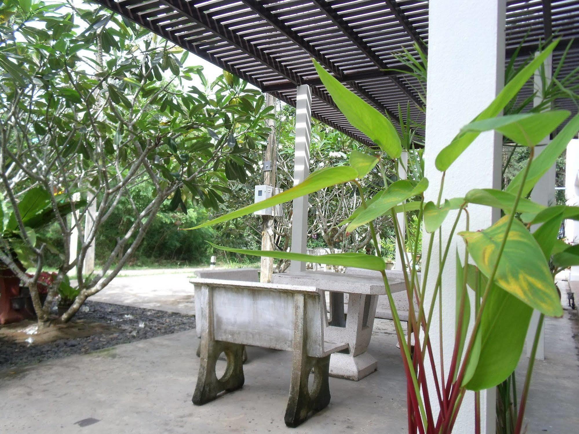 Albatross Guesthouse @ Thungwualaen Beach Pathiu Экстерьер фото